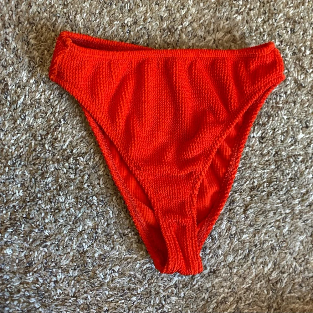 Good American Crinkle Textured Bikini Red Size 1/2 - Picture 2 of 11